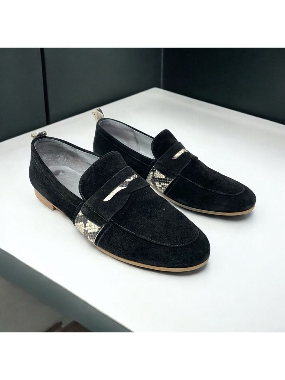 * Lav Artigiana Black Suede Classic Slip On Loafers Size 38.5